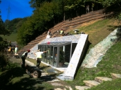 Gewächshaus ist vor Erosionen und Schotter geschützt