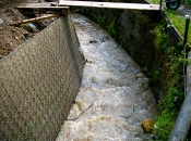 Unsere Stützmauer benötigt kein Fundament, was die Arbeit in den Wasserläufen erheblich vereinfacht.
