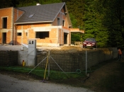 Öko-Stützmauer nach Fertigstellung der Arbeiten Öko-Stützmauer nach Fertigstellung der Arbeiten